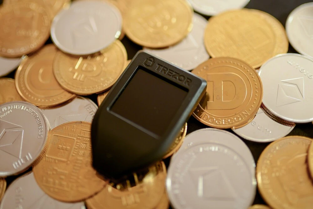 Crypto su exchange o wallet privato: differenze, rischi e controllo degli asset